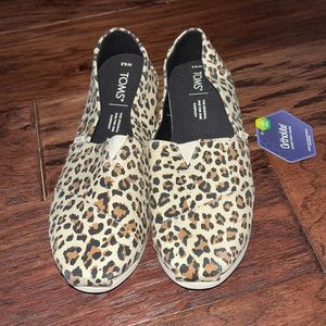 NWT Toms Cheetah print